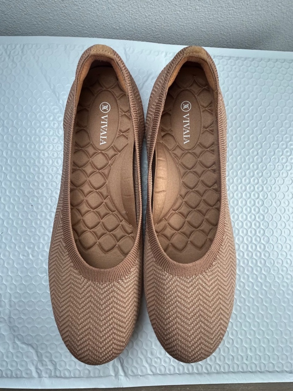 Women's Vivaia Flats Tan Chevron pattern & Cushion Slip On Shoes Sz 44EU US12